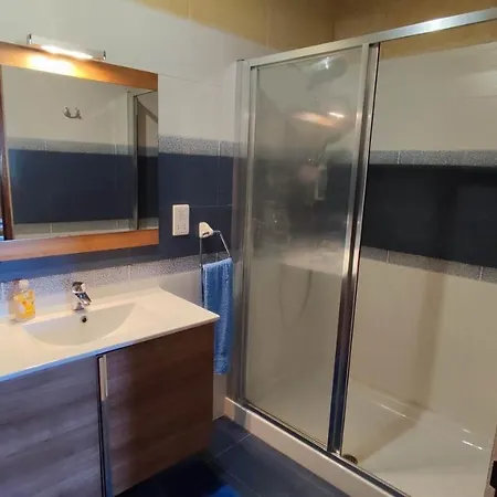 With Swimming Pool - Il-wenniessa Qala