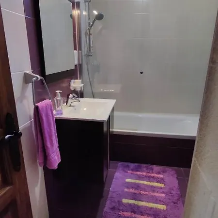 With Swimming Pool - Il-wenniessa