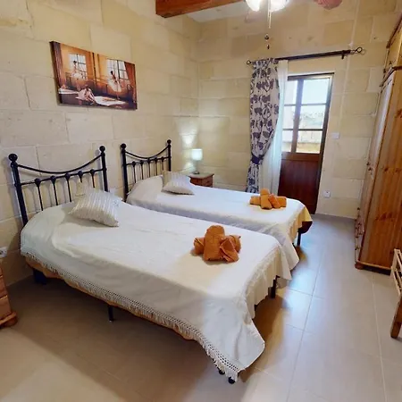 فندق مبيت وإفطار With Swimming Pool - Il-wenniessa