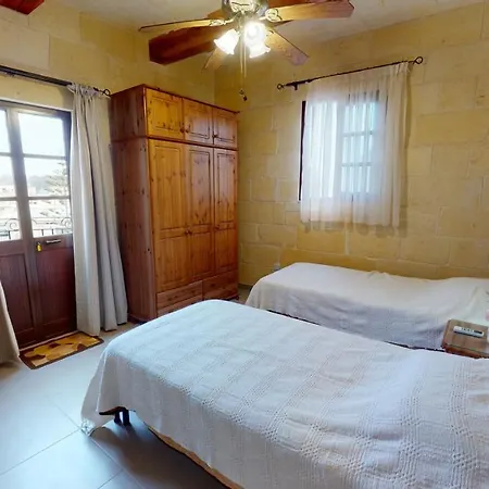 With Swimming Pool - Il-wenniessa Bed & Breakfast Qala