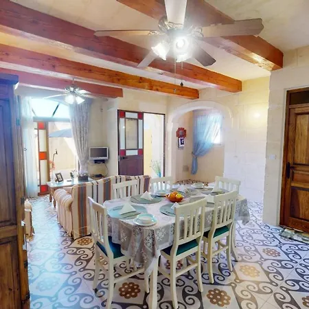 With Swimming Pool - Il-wenniessa فندق مبيت وإفطار Qala
