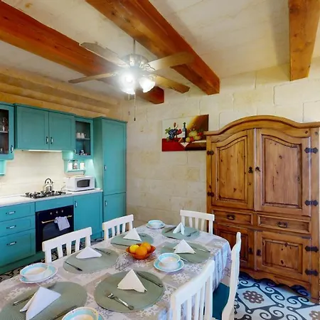 With Swimming Pool - Il-wenniessa فندق مبيت وإفطار Qala