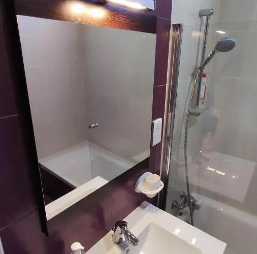 With Swimming Pool - Il-wenniessa