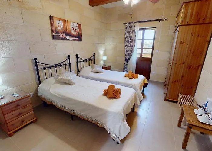 Bed & Breakfast With Swimming Pool - Il-wenniessa