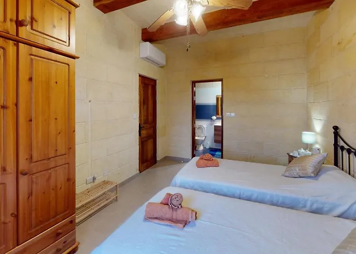 With Swimming Pool - Il-wenniessa Bed & Breakfast Qala