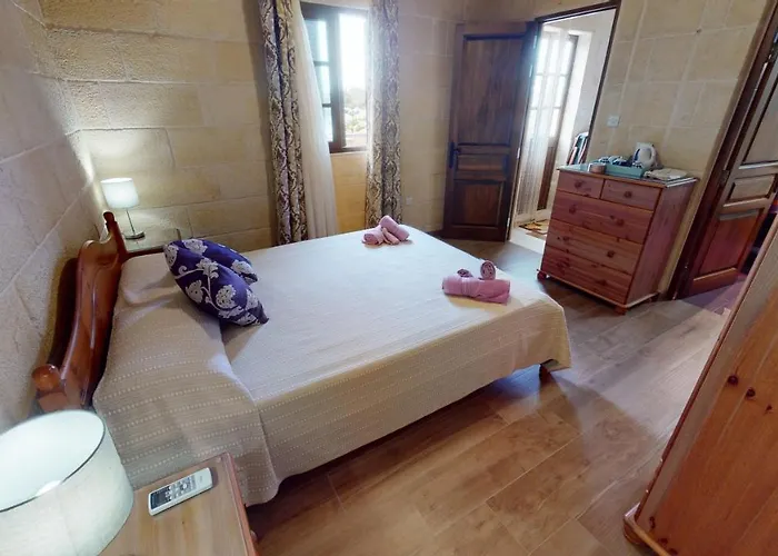 With Swimming Pool - Il-wenniessa Bed & Breakfast Qala