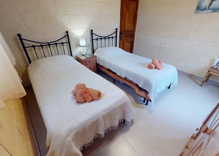 With Swimming Pool - Il-wenniessa Bed & Breakfast Qala