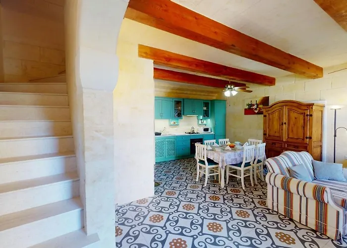 With Swimming Pool - Il-wenniessa