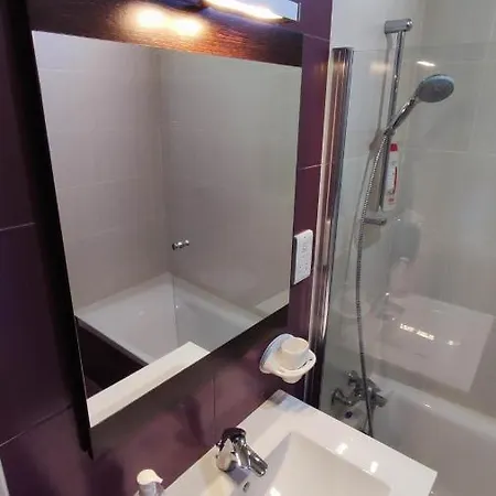 With Swimming Pool - Il-wenniessa