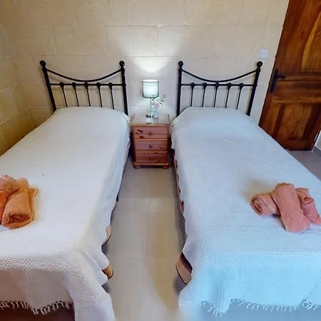 With Swimming Pool - Il-wenniessa 4* Qala