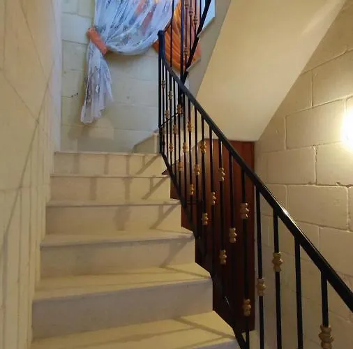 With Swimming Pool - Il-wenniessa Qala