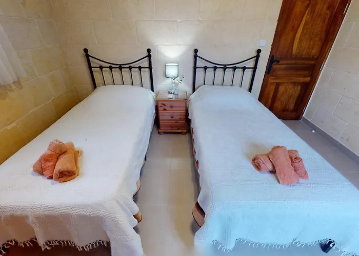 With Swimming Pool - Il-wenniessa 4* Qala