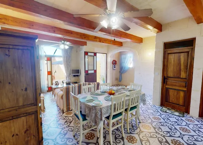 With Swimming Pool - Il-wenniessa Oda ve Kahvaltı Qala